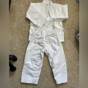 Brand new White Martial Arts mma karate taekwondo Uniform gi - c100